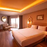 Курортний комплекс Royal Dragon 5*